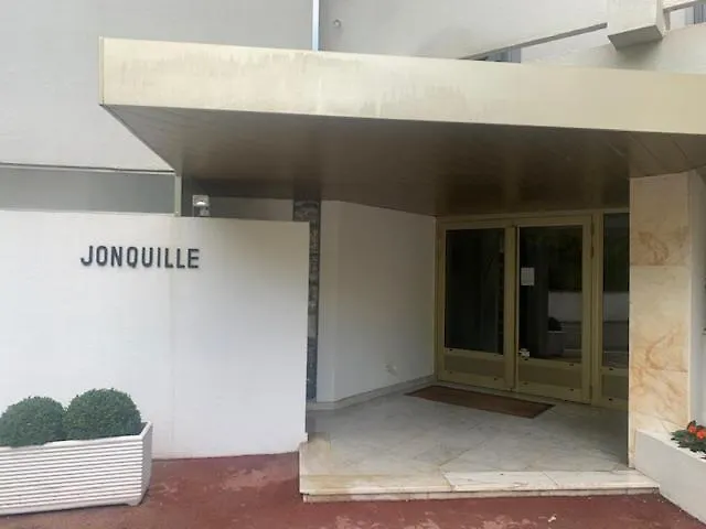 Apartment Charmant Studio Avec Piscine A La Mirandole Vallauris France